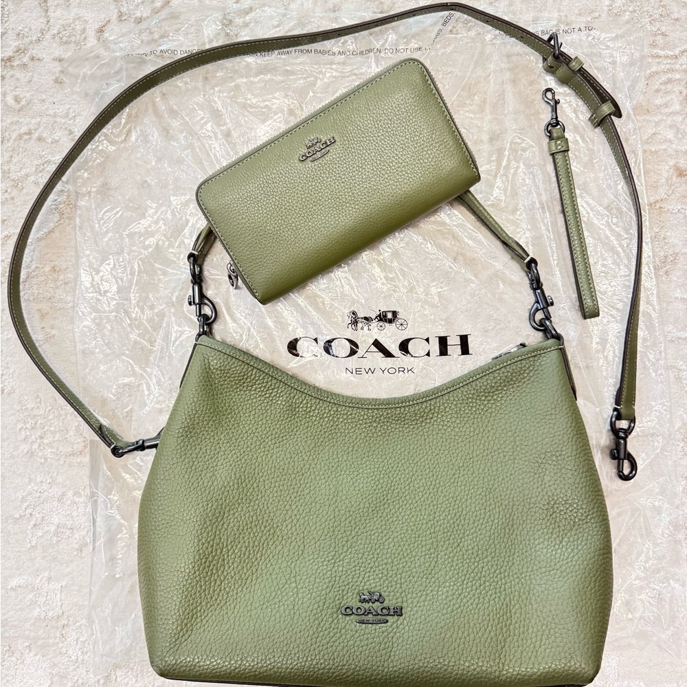Coach Olive Green Pebbled Leather Shoulder Hobo with Matching Wallet - Picture 6 of 12